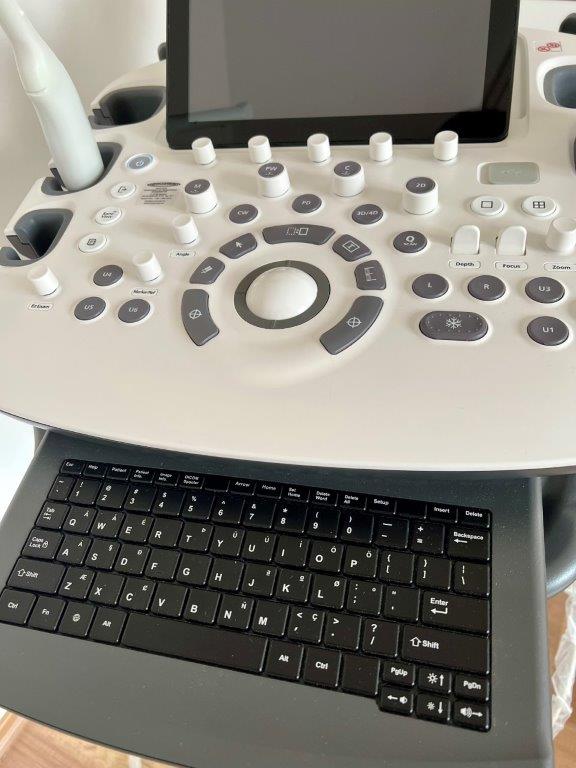 Használt Samsung HS50 típusú 2D/ 3D/ 4D/ 5D ultrahang készülék két vizsgálófejjel