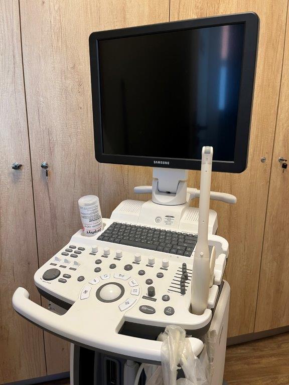 Használt SonoAce R7 típusú ultrahang készülék szülészeti, nőgyógyászati, radiológiai célra Használt SonoAce R7 típusú ultrahang készülék szülészeti, nőgyógyászati, radiológiai célra